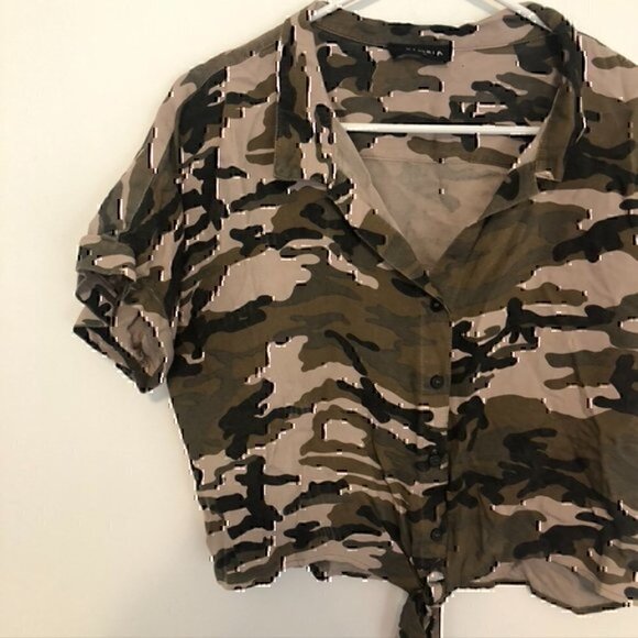STORIA Brown Black Tan Camo Camouflage Short Sleeve Tie Button Down Crop Top M - Picture 3 of 12